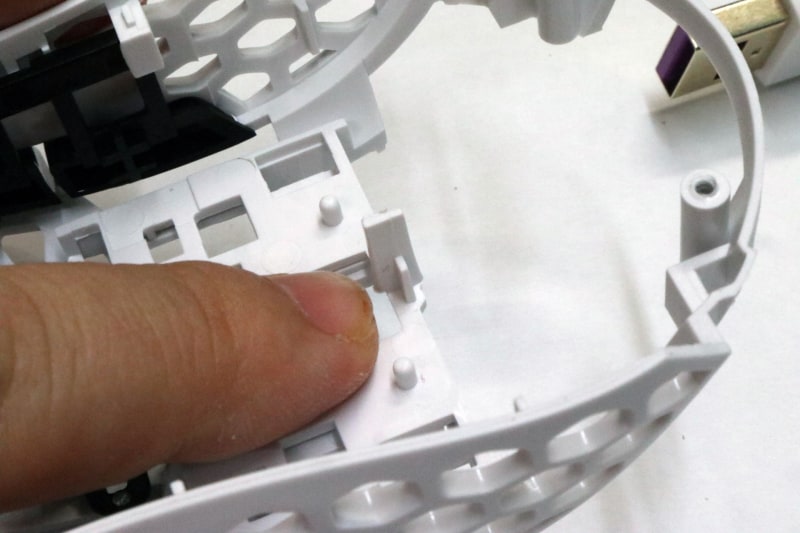 この支柱が邪魔なのでカット