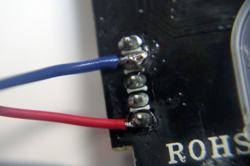 ファンの電線をはんだ付け。なんか青の電線ははんだづけヘタクソなのは勘弁してくだせー!