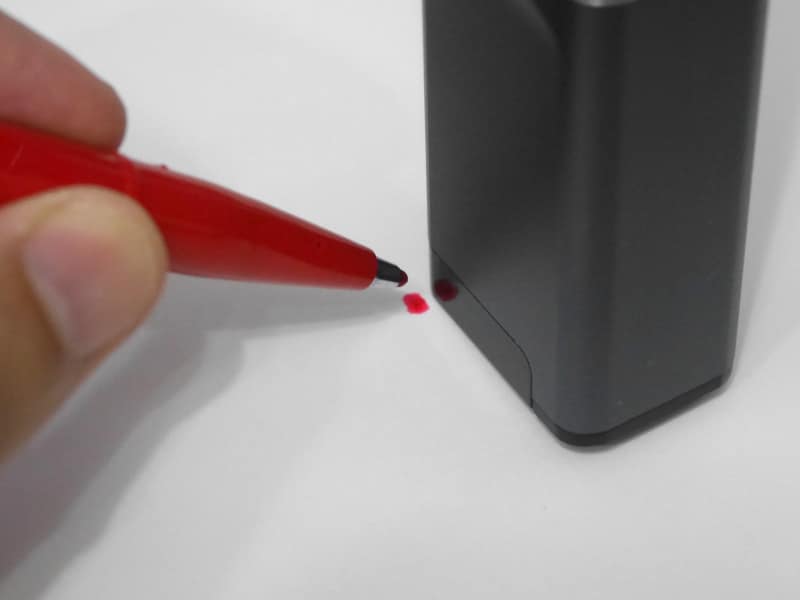 印をつけた位置から約2cmほど離れたところから印字が開始される。高さはほぼ揃っていることがわかる