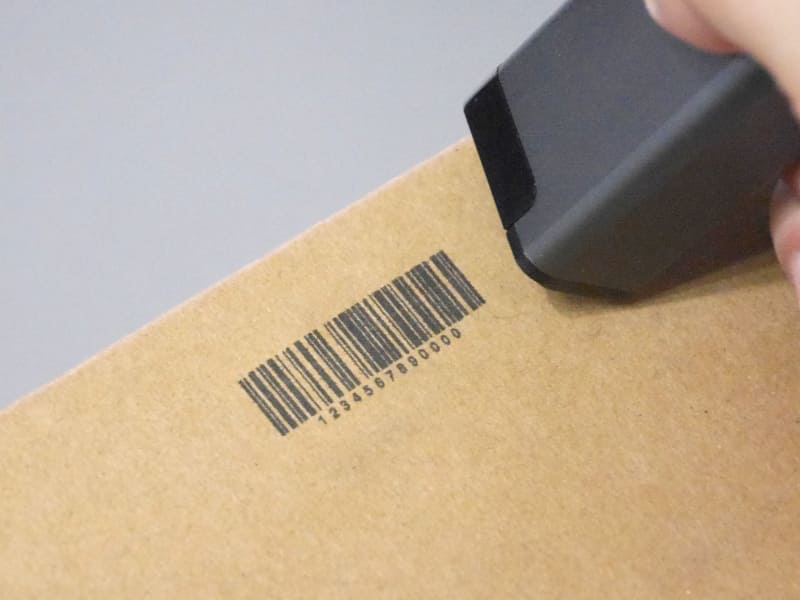 こちらも天地12.5mmの制限がネックだ。また段ボールのような素材ではにじみやすく、読み取りのテストは欠かせない。QRコードでも同様の状態になる