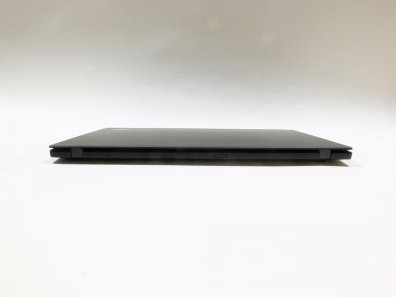 背面にはNano SIM対応のSIM カードスロットを備え、WWANモジュール搭載機では4G LTE通信が可能