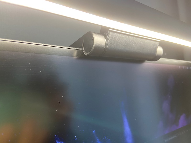 ベゼルレスの画面エリアとはギリギリ干渉しないで済んだ