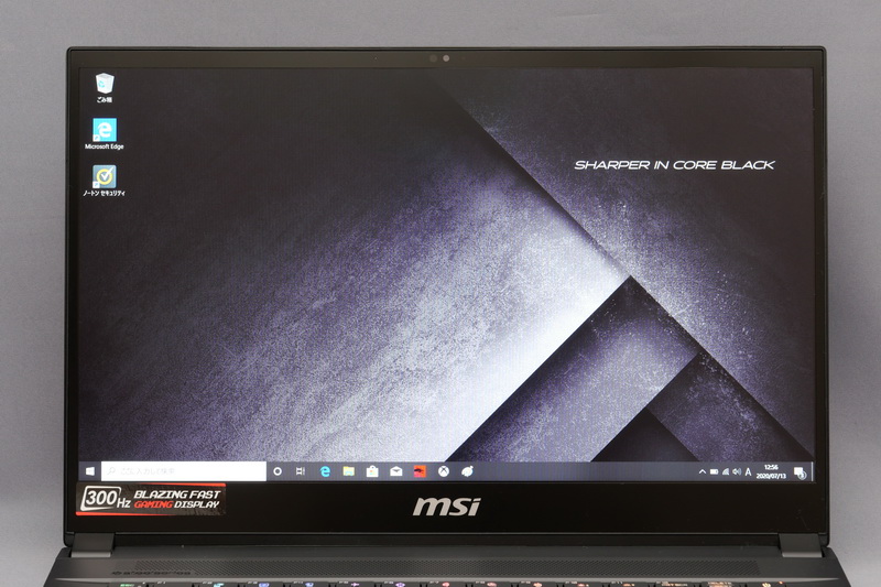 フルHD表示対応の15.6型フルHD液晶は300Hz駆動に対応し、ゲーム映像などを滑らかに表示できる。表面は非光沢処理で外光の映り込みも気にならない