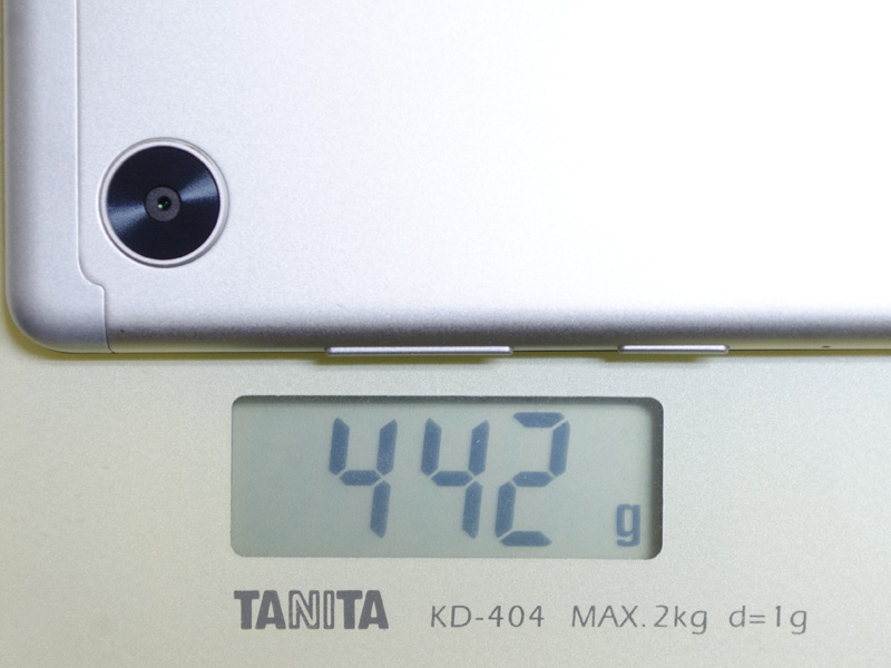 重量は実測で442g。仕様の約460gより若干軽い