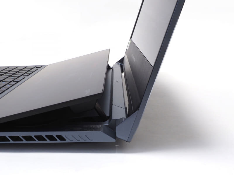 ヒンジの設計はごく一般的なものとなった