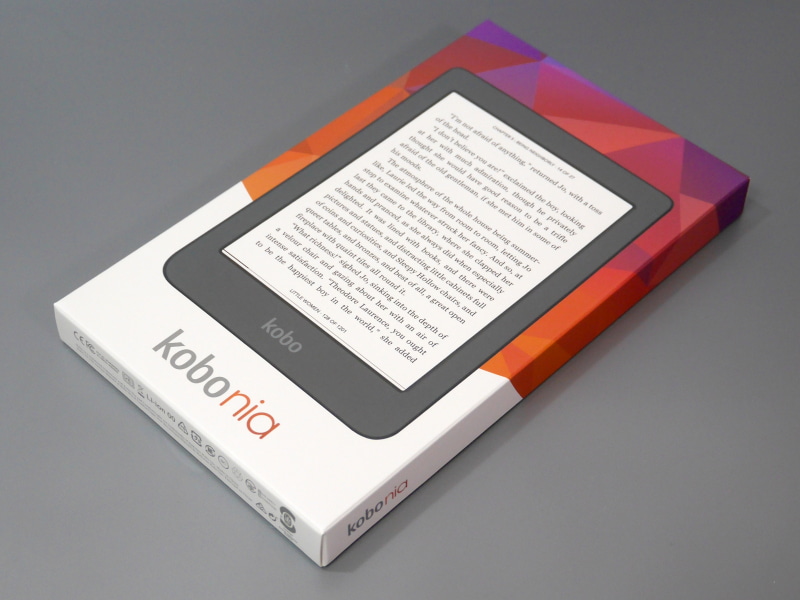 パッケージはKindleと同じ縦型。エントリーモデルらしい廉価な紙箱だ