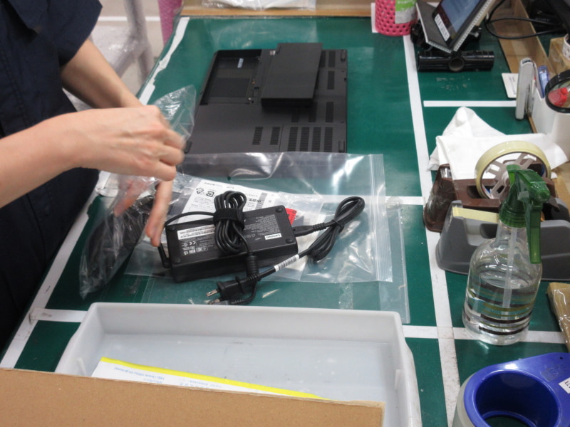 着荷したPCを確認する作業