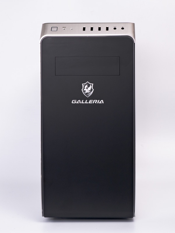 前面部。5インチベイが1基あり、BTOで光学ドライブを追加できる