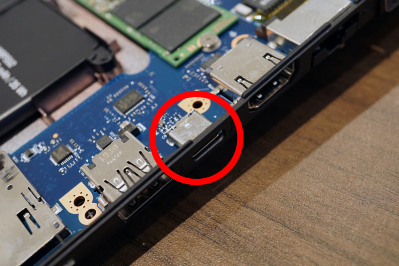 VAIO SX14の内部から見たUSB Type-Cコネクタ