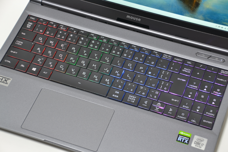 キーボードバックライトは4つのエリアごとに色分けできる