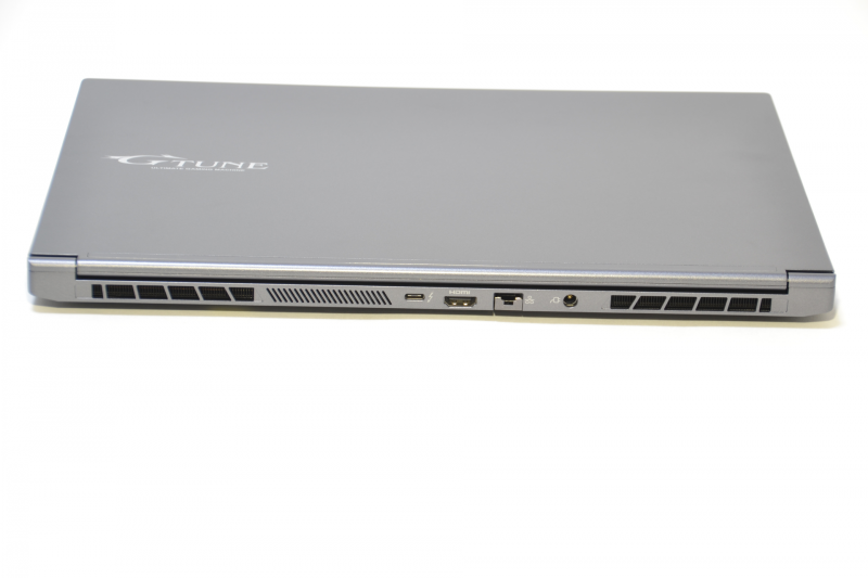 背面は電源、有線LAN、HDMI、Thunderbolt 3