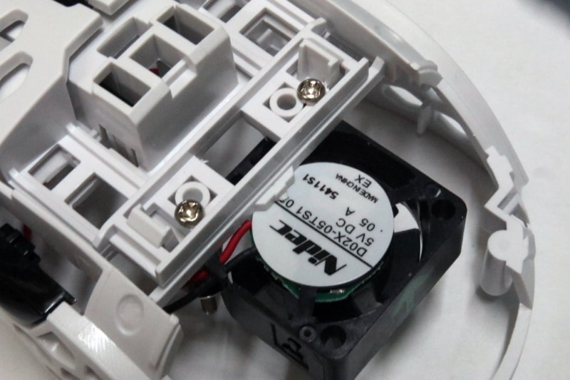 HDDモーターの世界シェアナンバーワンの日本電産製のファンを使ったのに、ビュービュー風が出ない!