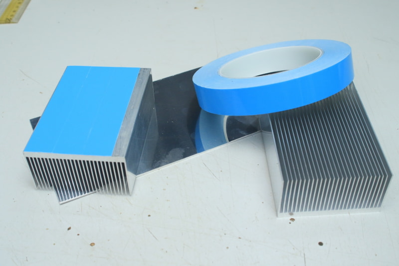 熱伝導両面テープは工作が簡単なので、ヒートシンクを大型化しても採用っ!