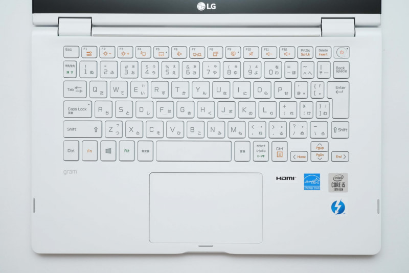 キーボード面。キーボードは日本語83キー仕様のみが用意