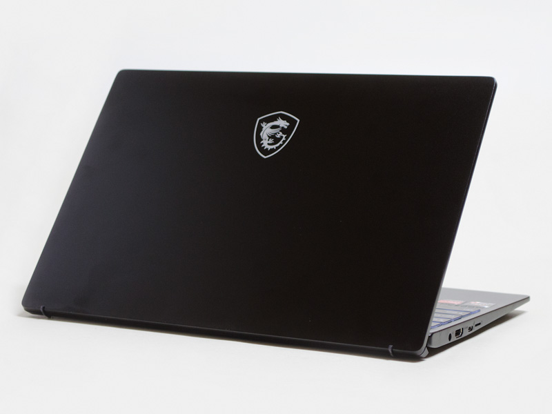 斜め後ろから。ヒンジの部分が足になっているのがわかる