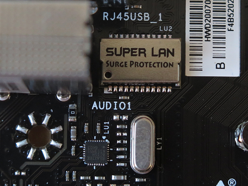 ネットワークコントローラはRealtekのRTL8111H。BIOSTARおなじみのサージ保護チップも備える