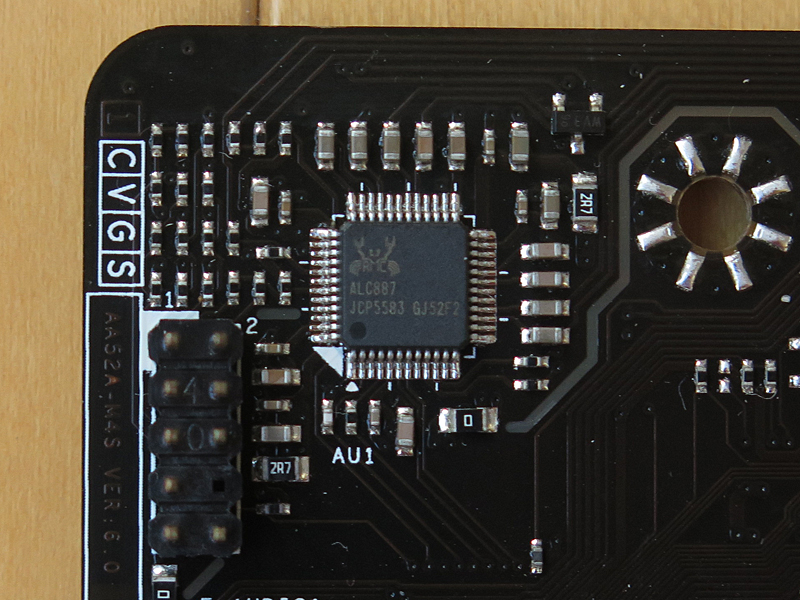 オーディオコーデックはRealtekの「ALC887」。オーディオ用コンデンサの採用やアナログ信号の分離帯などはない