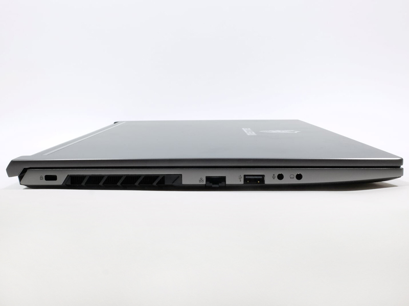 右側面にはGigabit Ethernet、USB 2.0、音声入出力をそれぞれ備える