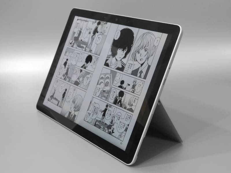 アクセサリを使うことなく立てた状態をキープできるのは他のタブレットにない強みだ