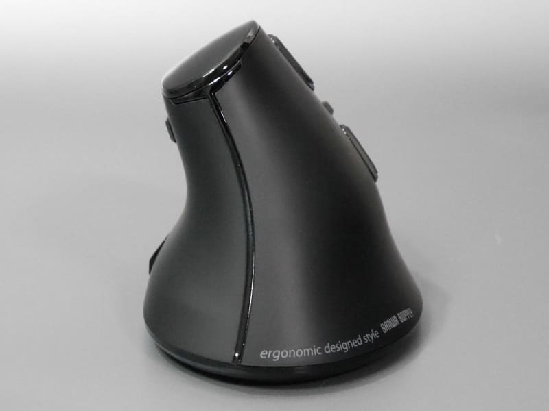 背面より。左上を向いているのがディスプレイ面