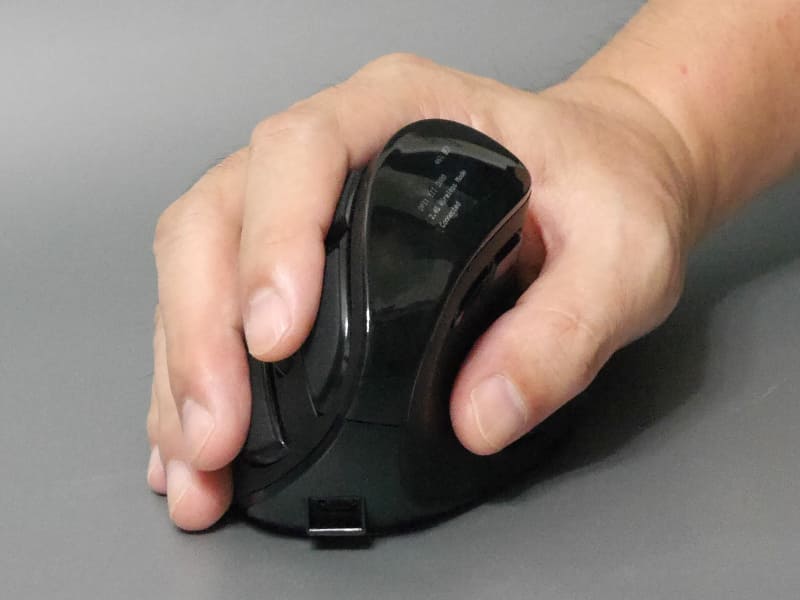 サイズはやや大きめ。手が小さい人には使いづらい可能性はある