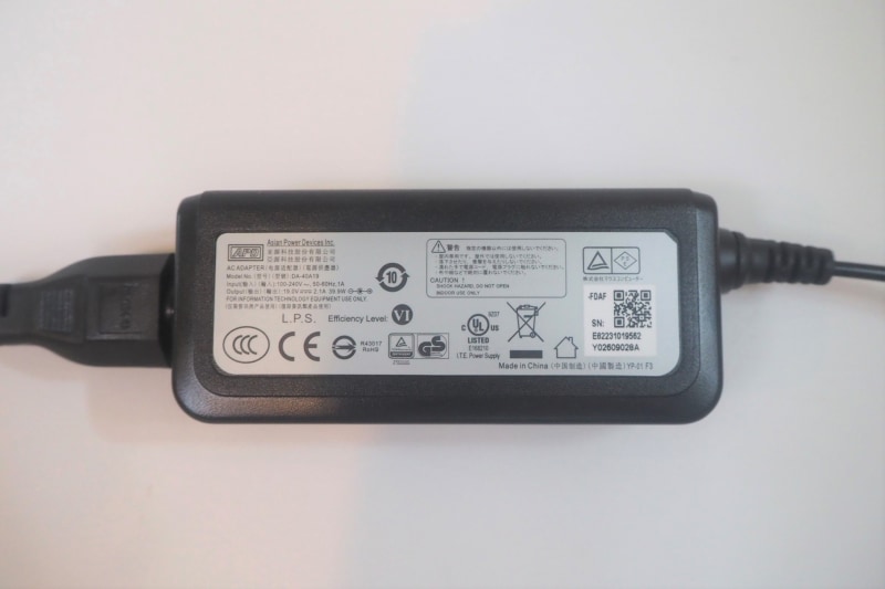出力は19V/2.1Aで、40W仕様となる