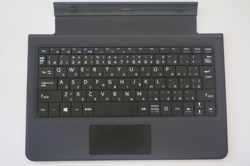 キーボードは、全85キーで、配列は標準的である。キーピッチは約16.5mmで、キーストロークは約1.5mm