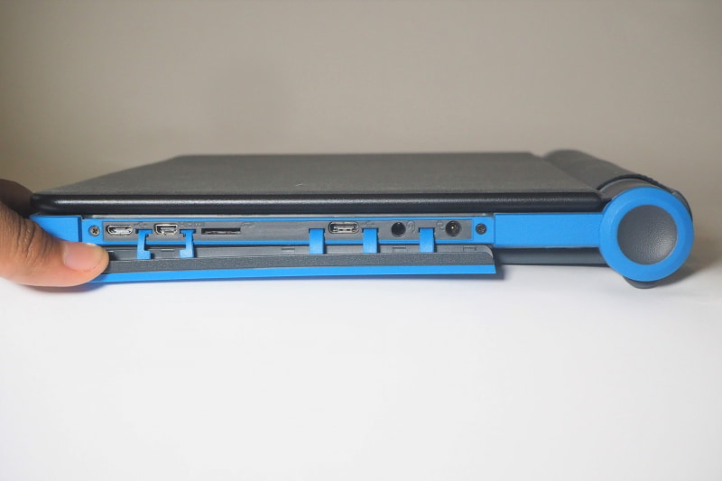 インターフェイスとして、Micro USB 2.0、Micro HDMI出力、microSDカードスロット、USB 3,0 Type-C、ヘッドセットの各端子が用意されている