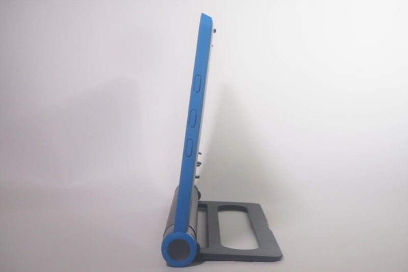 スタンドの角度は自由に変更できる