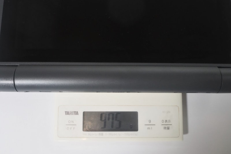 本体のみの重量は実測で975gだった