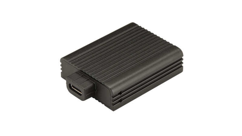 専用アダプタ。コネクタはUSB 3.1(Type-C)