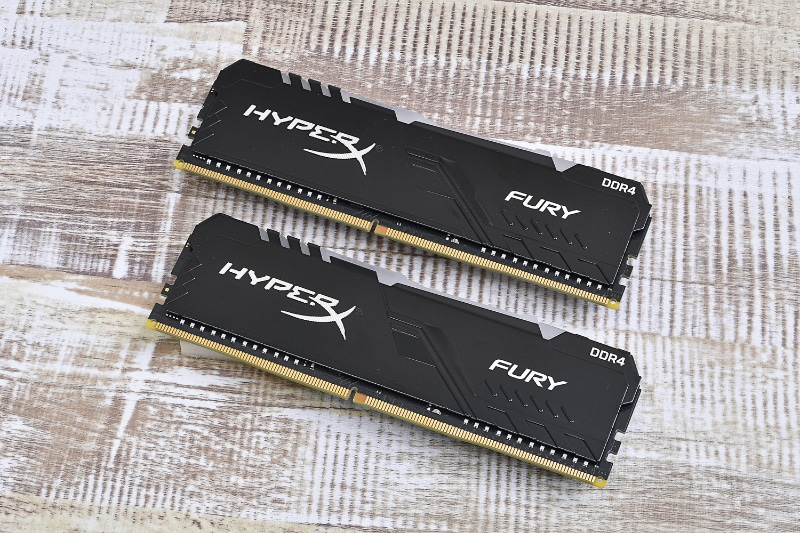 メモリ：Kingston HyperX FURY DDR4 RGB HX432C16FB3AK2/16(DDR4-3200対応、8GB×2枚セット。実売価格11,000円前後)