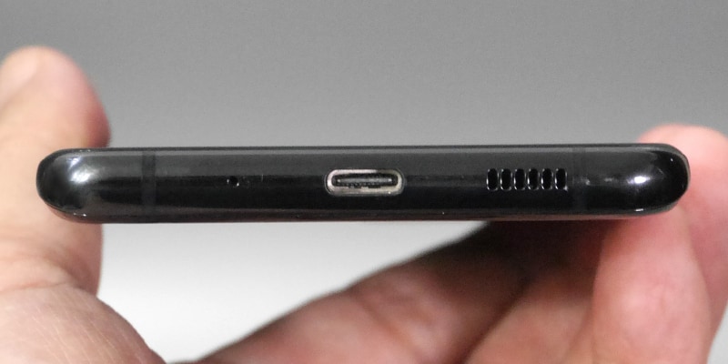 底面。端子はUSB Type-C。ちなみにイヤフォンジャックはない