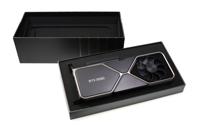 化粧箱から姿を現したGeForce RTX 3080 Founders Edition