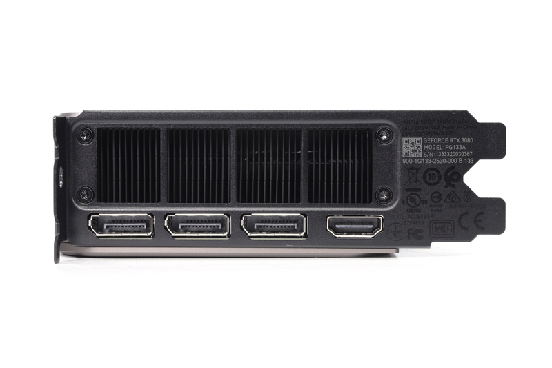 画面出力端子。HDMI 2.1を1系統、DisplayPort 1.4aを3系統備えている