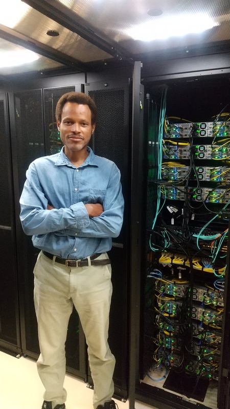 沖縄科学技術大学院大学学園科学計算及びデータ解析セクションセクションリーダーのタユフェール エディ博士(工学)