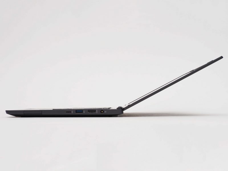 ディスプレイの最大展開角度は154度