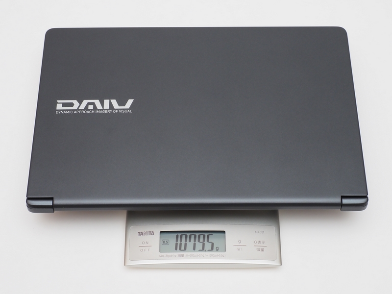 本体の実測重量は1079.5g