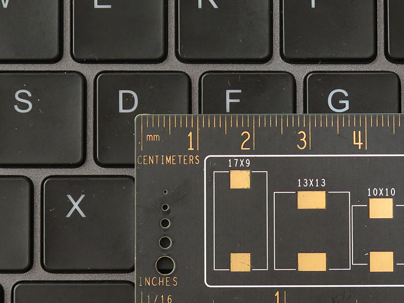 キーピッチは主要キーで約19mm確保されている