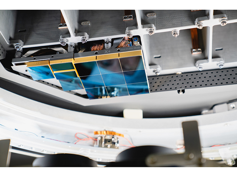 フォーカスなど用の特殊ラフト(左)と撮像用ラフト(右)