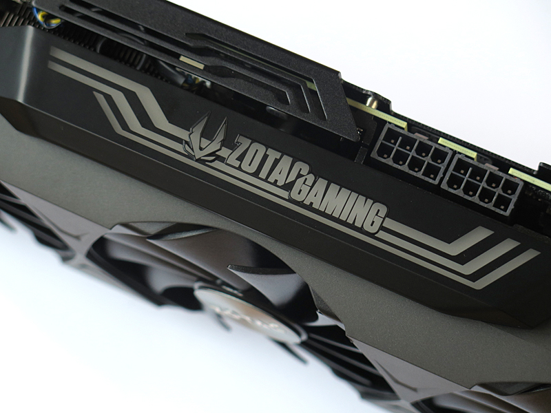 側面のRGB LEDライティング