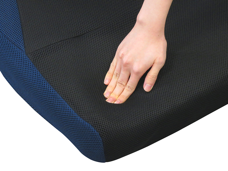 メッシュ素材を採用