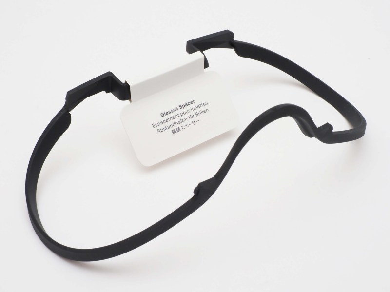 眼鏡を装着したままヘッドセットをかぶるさいに使用する「眼鏡スペーサー」