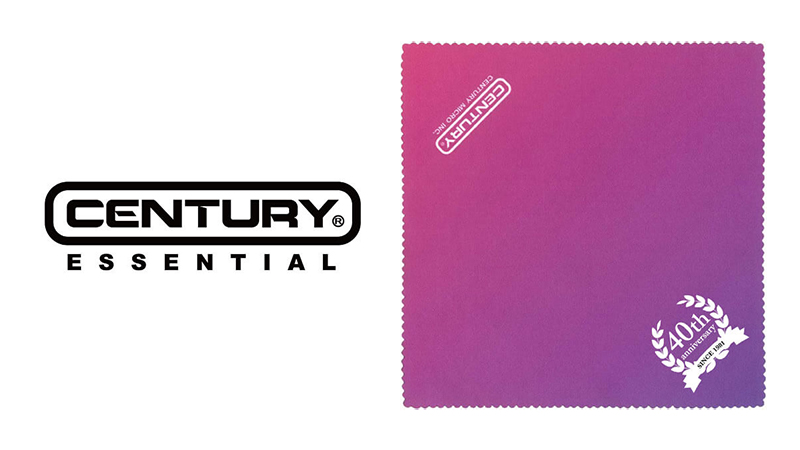 オリジナルステッカー(左)、クリーニングクロス(右)