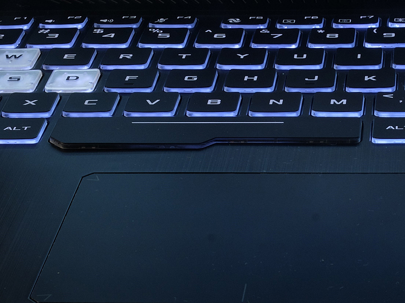 イルミネーション設定も可能なLEDキーボードを搭載する