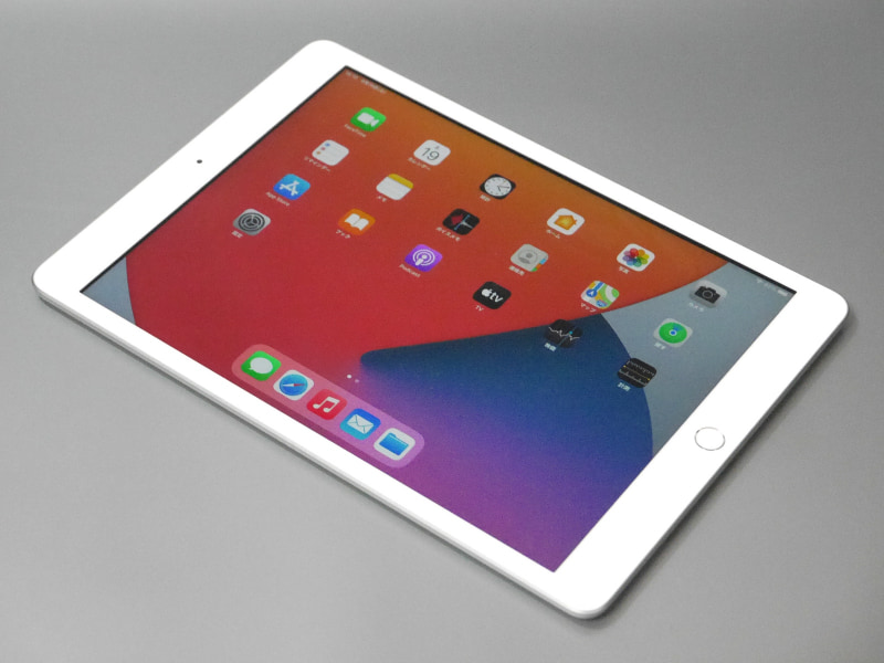 横向きに表示した状態。電子書籍ユースではこちらの使い方がメインになるだろう。画面サイズは従来モデルと同じ10.2型