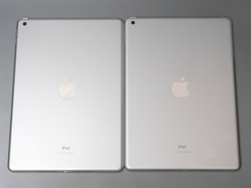 背面。こちらもまったく同一で、下部に印字されているモデル名でしか区別がつかない