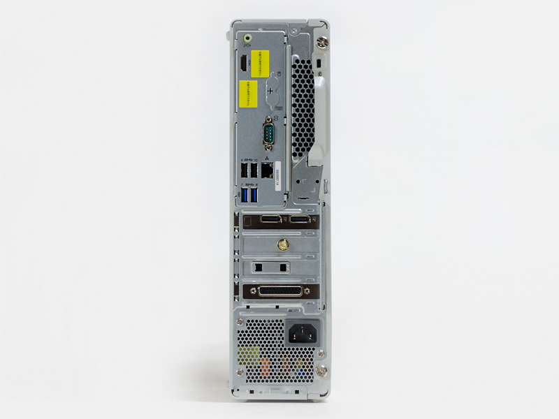 背面は、音声出力、HDMI、シリアルポート、USB Type-A×4、Gigabit Ethernet。DisplayPort×2。Wi-Fi用アンテナコネクタ、パラレルポート、電源コネクタ