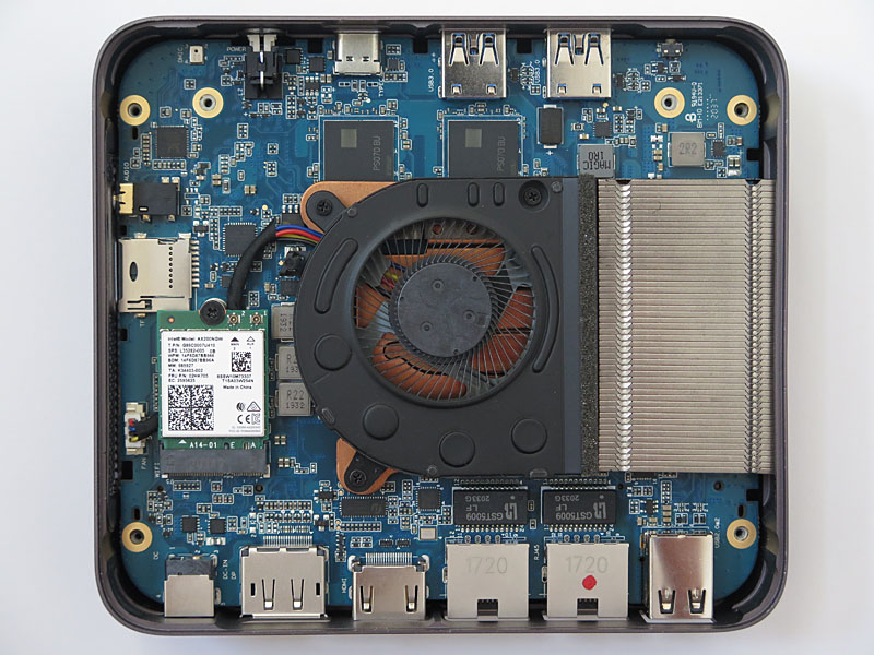 補強用と思われるフレームを外したところ