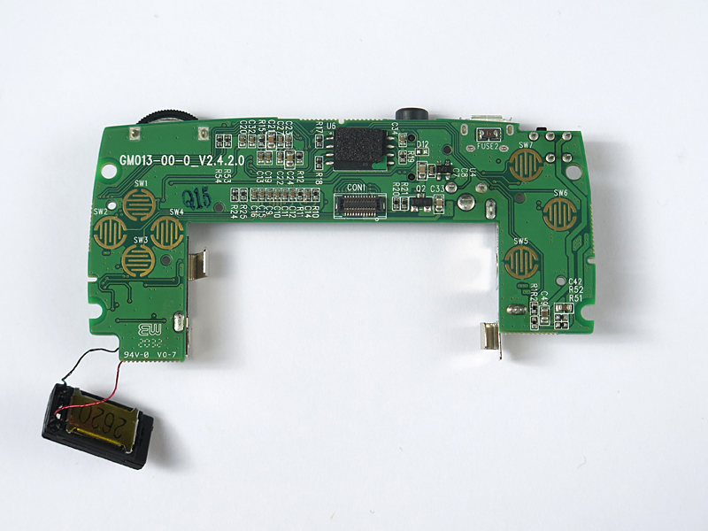 基板のSPIフラッシュ側。ボタン類もそのままメイン基板を押す仕組みとなる